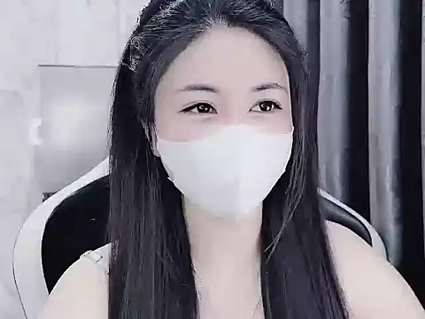 Snapshot of _Lygn__ chatting on 02-12-25, 10:35 Lygn online show from 02-12-25, 10:35