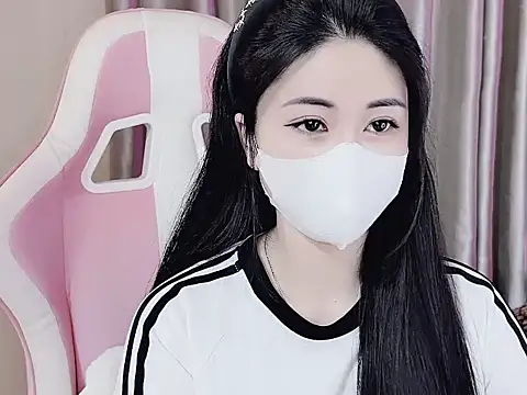 Snapshot of _Lygn__ chatting on 02-19-25, 08:22 Lygn online show from 02-19-25, 08:22