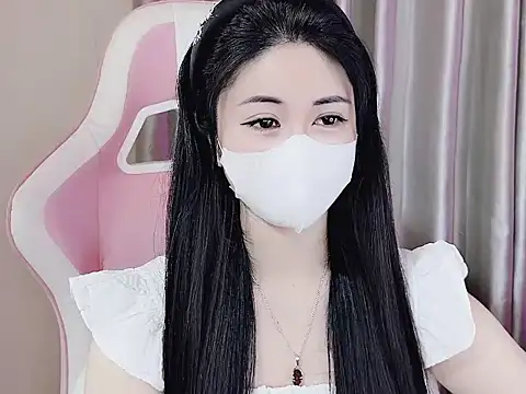 Snapshot of _Lygn__ chatting on 02-19-25, 11:57 Lygn online show from 02-19-25, 11:57