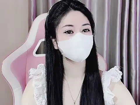 Snapshot of _Lygn__ chatting on 02-22-25, 10:18 Lygn online show from 02-22-25, 10:18