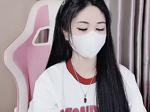 Snapshot of _Lygn__ chatting on 02-23-25, 05:07 Lygn online show from 02-23-25, 05:07