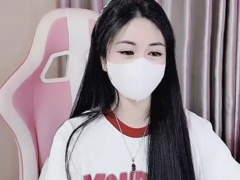 Snapshot of _Lygn__ chatting on 02-23-25, 08:11 Lygn online show from 02-23-25, 08:11