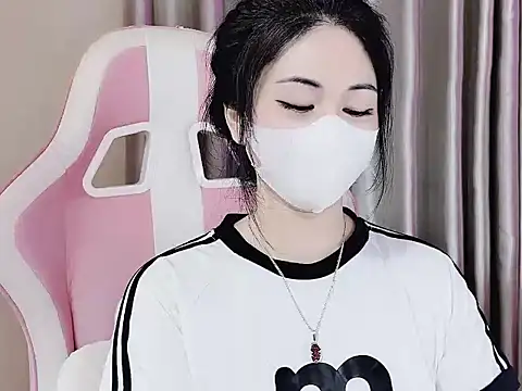 Snapshot of _Lygn__ chatting on 02-24-25, 05:20 Lygn online show from 02-24-25, 05:20