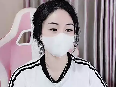 Snapshot of _Lygn__ chatting on 02-24-25, 08:25 Lygn online show from 02-24-25, 08:25