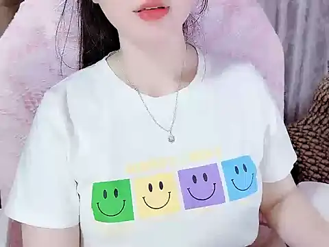 Snapshot of _Lygn__ chatting on 09-12-25, 02:17 Lygn online show from 09-12-25, 02:17