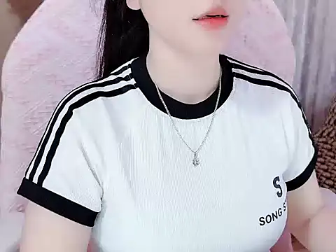 Snapshot of _Lygn__ chatting on 09-17-25, 03:52 Lygn online show from 09-17-25, 03:52