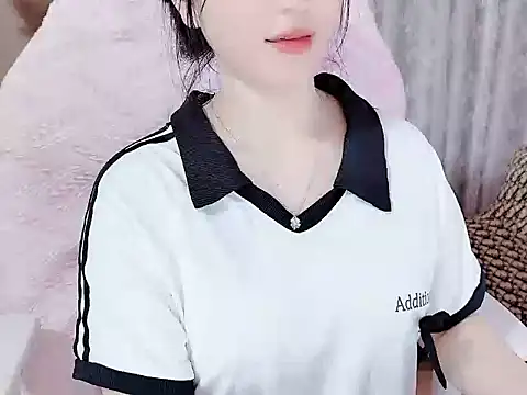 Snapshot of _Lygn__ chatting on 09-17-25, 03:57 Lygn online show from 09-17-25, 03:57