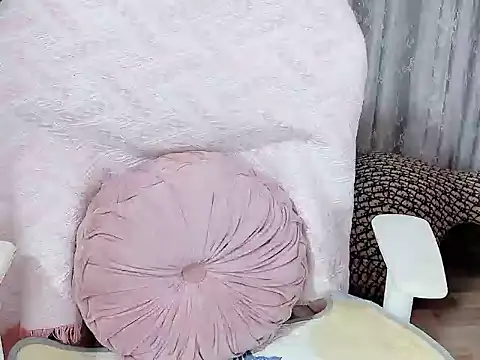 Snapshot of _Lygn__ chatting on 09-28-25, 12:38 Lygn online show from 09-28-25, 12:38