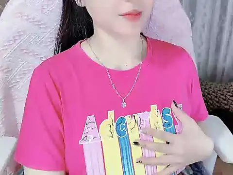 Snapshot of _Lygn__ chatting on 09-28-25, 12:43 Lygn online show from 09-28-25, 12:43