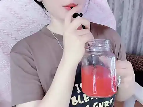 Snapshot of _Lygn__ chatting on 09-30-25, 12:59 Lygn online show from 09-30-25, 12:59