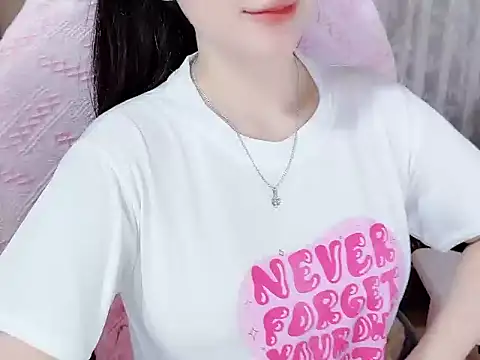 Snapshot of _Lygn__ chatting on 10-08-25, 06:22 Lygn online show from 10-08-25, 06:22