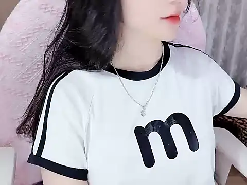 Snapshot of _Lygn__ chatting on 10-10-25, 11:42 Lygn online show from 10-10-25, 11:42