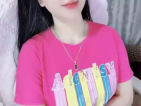 Snapshot of _Lygn__ chatting on 10-16-25, 12:50 Lygn online show from 10-16-25, 12:50