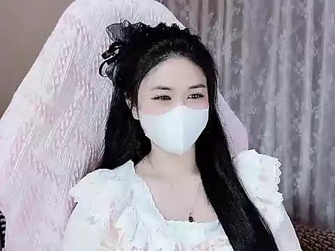 Snapshot of _Lygn__ chatting on 10-24-25, 05:53 Lygn online show from 10-24-25, 05:53