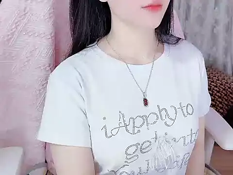 Snapshot of _Lygn__ chatting on 10-29-25, 01:02 Lygn online show from 10-29-25, 01:02