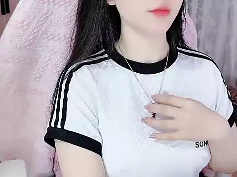 Snapshot of _Lygn__ chatting on 10-31-25, 01:23 Lygn online show from 10-31-25, 01:23