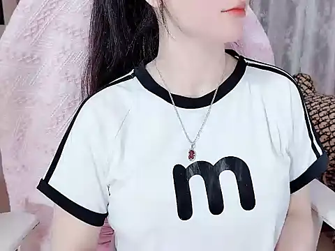 Snapshot of _Lygn__ chatting on 11-04-25, 02:05 Lygn online show from 11-04-25, 02:05