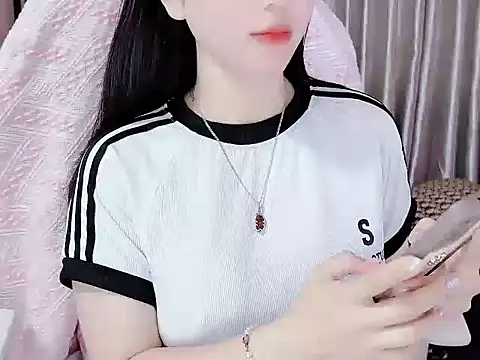 Snapshot of _Lygn__ chatting on 11-25-25, 05:51 Lygn online show from 11-25-25, 05:51