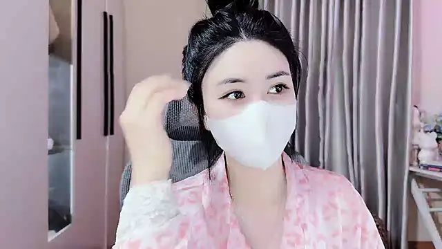 Snapshot of _Lygn__ chatting on 11-26-25, 07:09 Lygn online show from 11-26-25, 07:09