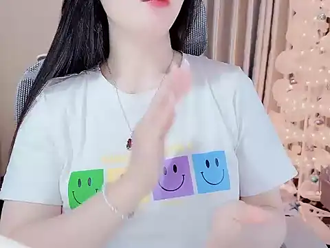 Snapshot of _Lygn__ chatting on 12-05-25, 01:42 Lygn online show from 12-05-25, 01:42