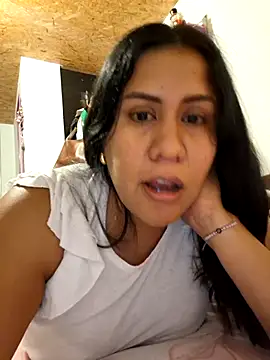 Snapshot of KasiaVenus_ chatting on 10-21-25, 01:06 KasiaVenus  online show from 10-21-25, 01:06