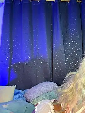 Snapshot of Alexa_Chanell_Oficial chatting on 09-10-25, 11:10 Alexa Chanell Oficial online show from 09-10-25, 11:10