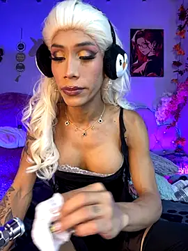 Snapshot of Alexa_Chanell_Oficial chatting on 10-28-25, 11:40 Alexa Chanell Oficial online show from 10-28-25, 11:40