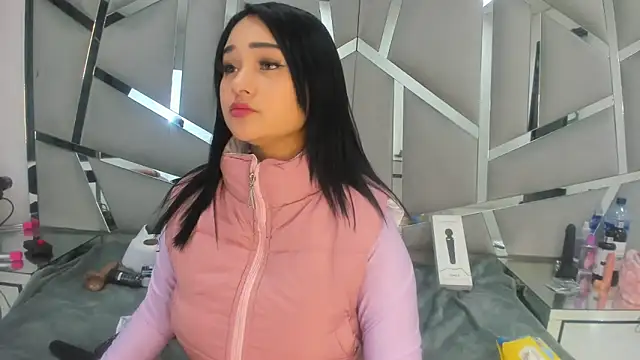 Snapshot of Catherinee69_x chatting on 01-12-25, 10:34 Catherinee69 x online show from 01-12-25, 10:34