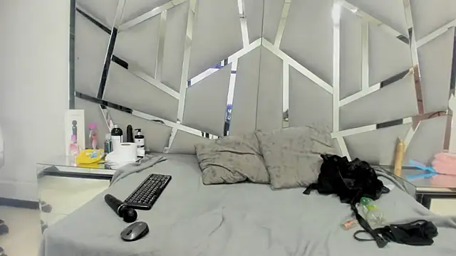 Snapshot of Catherinee69_x chatting on 01-15-25, 09:24 Catherinee69 x online show from 01-15-25, 09:24