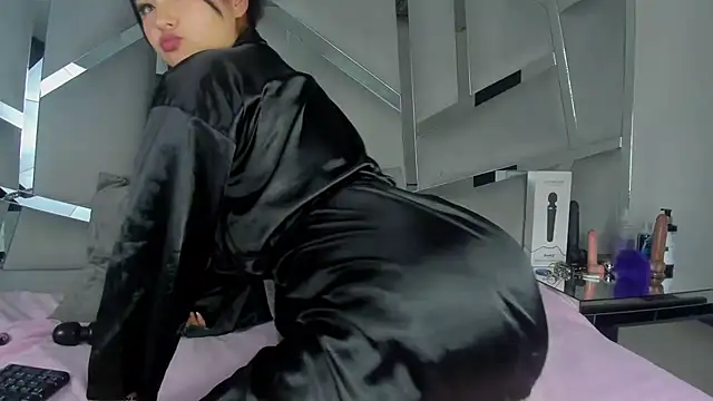 Snapshot of Catherinee69_x chatting on 01-30-25, 10:50 Catherinee69 x online show from 01-30-25, 10:50