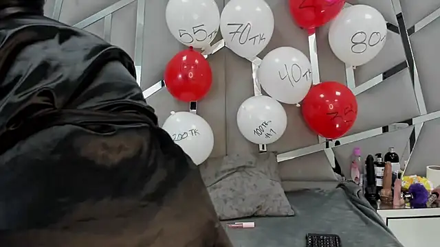 Snapshot of Catherinee69_x chatting on 02-15-25, 08:33 Catherinee69 x online show from 02-15-25, 08:33