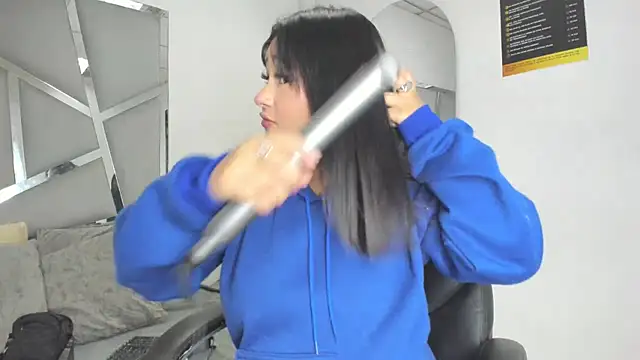 Snapshot of Catherinee69_x chatting on 11-21-25, 03:49 Catherinee69 x online show from 11-21-25, 03:49