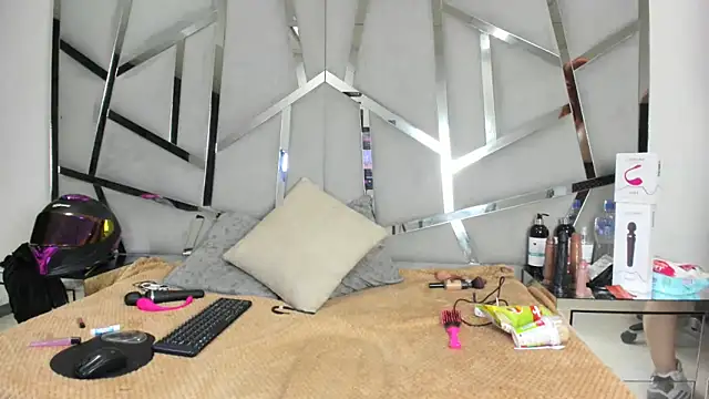 Snapshot of Catherinee69_x chatting on 12-04-25, 03:38 Catherinee69 x online show from 12-04-25, 03:38