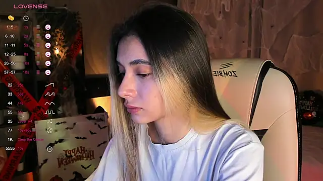 Snapshot of DarlaLike chatting on 11-02-25, 03:42 DarlaLike online show from 11-02-25, 03:42