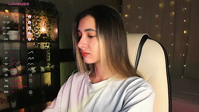 Snapshot of DarlaLike chatting on 11-16-25, 03:45 DarlaLike online show from 11-16-25, 03:45