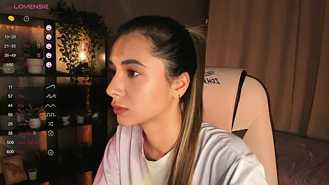 Snapshot of DarlaLike chatting on 11-19-25, 03:39 DarlaLike online show from 11-19-25, 03:39