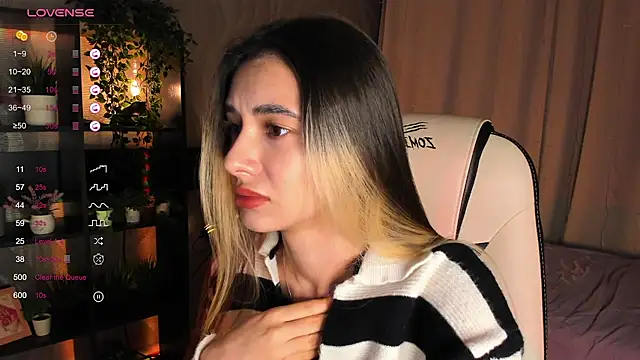 Snapshot of DarlaLike chatting on 11-20-25, 03:39 DarlaLike online show from 11-20-25, 03:39