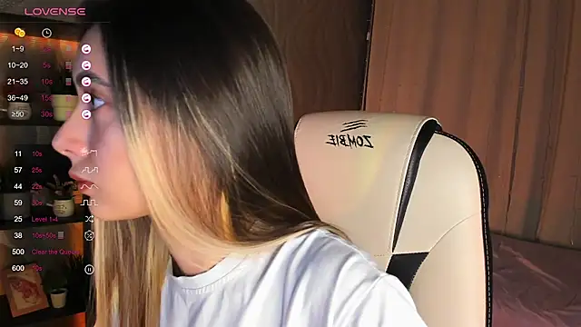 Snapshot of DarlaLike chatting on 11-21-25, 03:38 DarlaLike online show from 11-21-25, 03:38