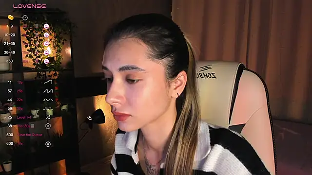 Snapshot of DarlaLike chatting on 11-22-25, 03:38 DarlaLike online show from 11-22-25, 03:38