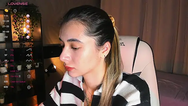 Snapshot of DarlaLike chatting on 12-04-25, 03:38 DarlaLike online show from 12-04-25, 03:38