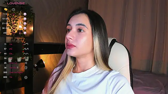 Snapshot of DarlaLike chatting on 12-14-25, 03:45 DarlaLike online show from 12-14-25, 03:45