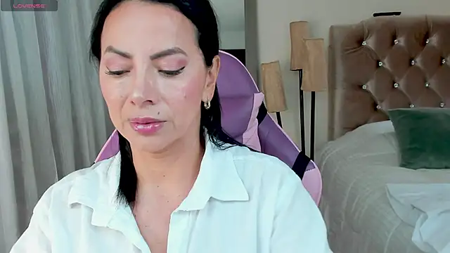 veronika naughty online show from 09-25-25, 02:21