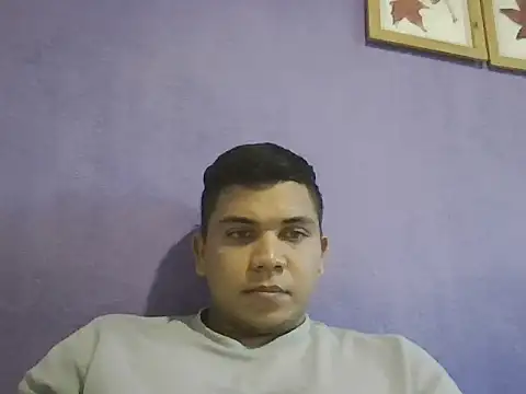Snapshot of Eren_18 chatting on 06-12-26, 09:25 Eren 18 online show from 06-12-26, 09:25