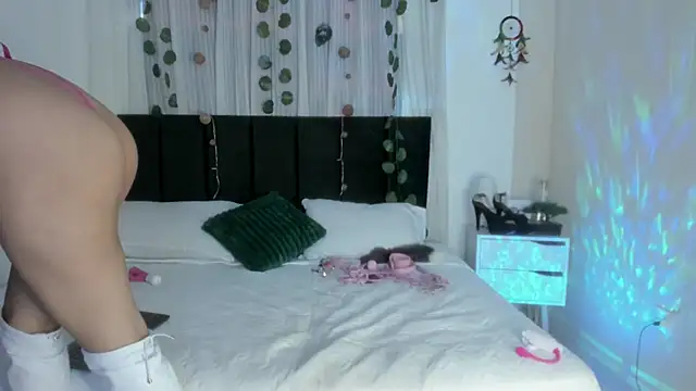 Snapshot of party-naugthysex chatting on 02-02-25, 08:30 party-naugthysex online show from 02-02-25, 08:30