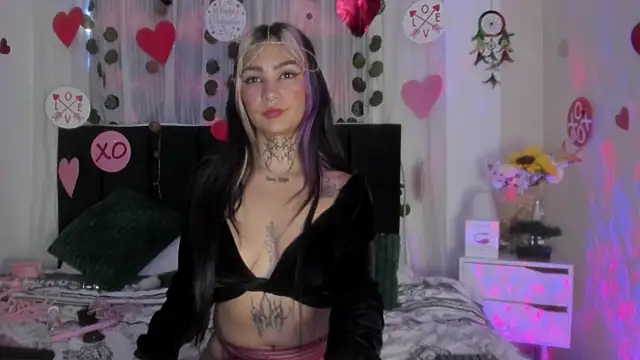 Snapshot of party-naugthysex chatting on 02-15-25, 01:38 party-naugthysex online show from 02-15-25, 01:38