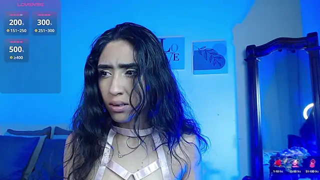 Snapshot of madisex_s chatting on 02-14-25, 04:15 madisex s online show from 02-14-25, 04:15