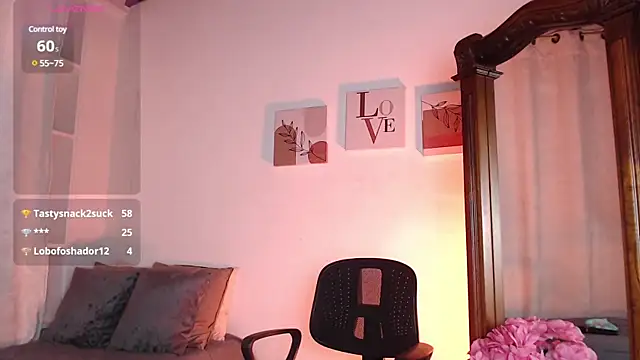 Snapshot of madisex_s chatting on 03-17-25, 03:29 madisex s online show from 03-17-25, 03:29