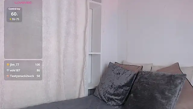 Snapshot of madisex_s chatting on 03-17-25, 06:32 madisex s online show from 03-17-25, 06:32