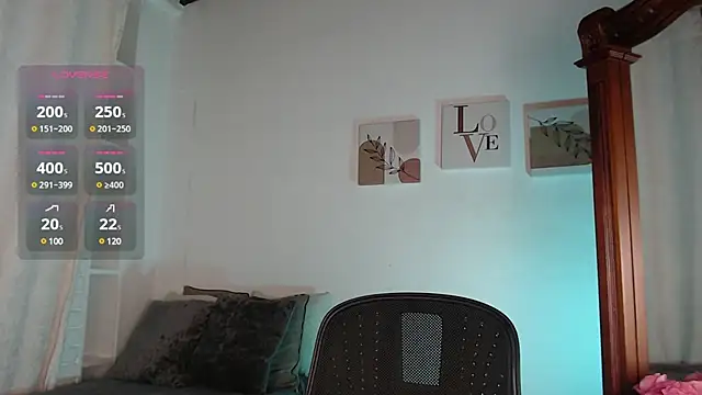 Snapshot of madisex_s chatting on 03-21-25, 12:06 madisex s online show from 03-21-25, 12:06