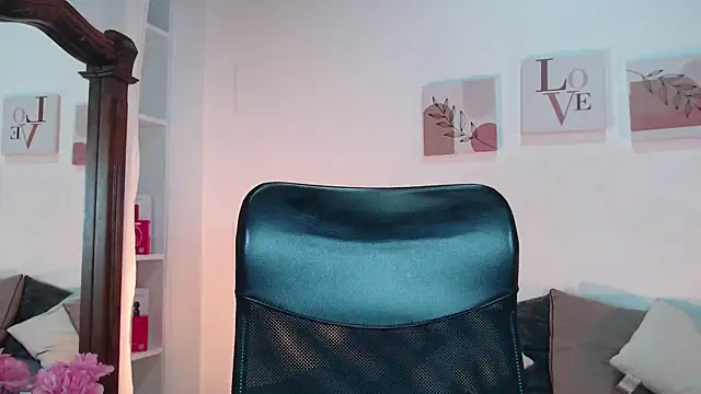 Snapshot of madisex_s chatting on 09-18-25, 01:46 madisex s online show from 09-18-25, 01:46